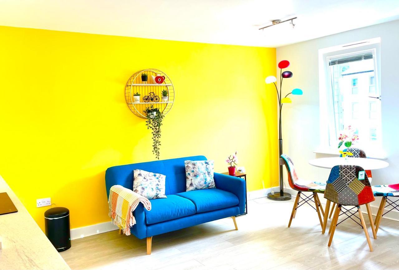 Modern Townhouse, Sleeps 4 With Parking Leilighet Wakefield Eksteriør bilde
